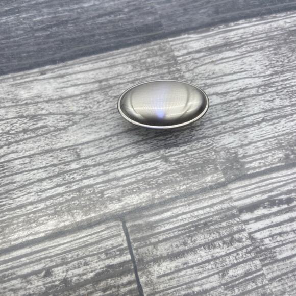 Brainerd ~ 1-3/4" x 1-1/16" ~ Oval Knob ~ Brushed Satin Nickel Lot Of 13{119} - Picture 7 of 10